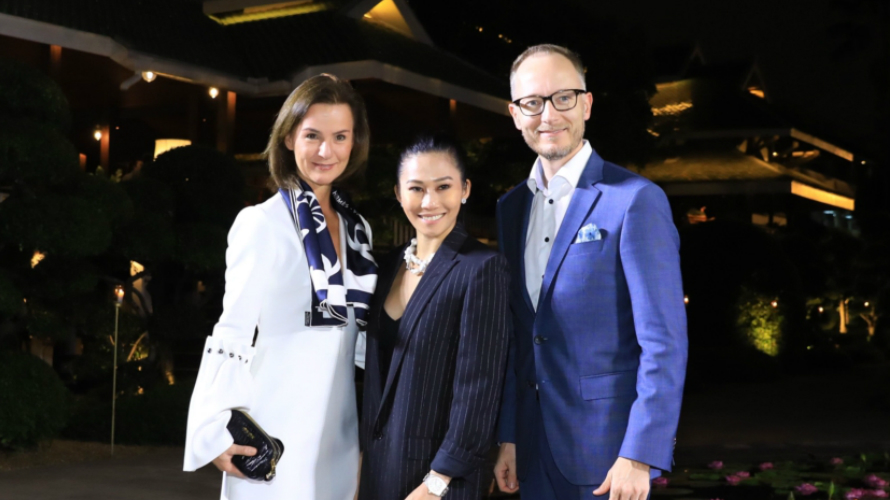From left; Ms. Hildegard Wortmann, Senior Vice President Region Asia-Pacific, BMW Group; Khun Napaporn Bodiratnangkura, Managing Director of Nai Lert Park Hotel Co.,Ltd and Nai Lert Park Heritage Home and Mr. Lars Nielsen, Sales and Marketing Director, BMW Thailand From left; Ms. Hildegard Wortmann, Senior Vice President Region Asia-Pacific, BMW Group; Khun Napaporn Bodiratnangkura, Managing Director of Nai Lert Park Hotel Co.,Ltd and Nai Lert Park Heritage Home and Mr. Lars Nielsen, Sales and Marketing Director, BMW Thailand